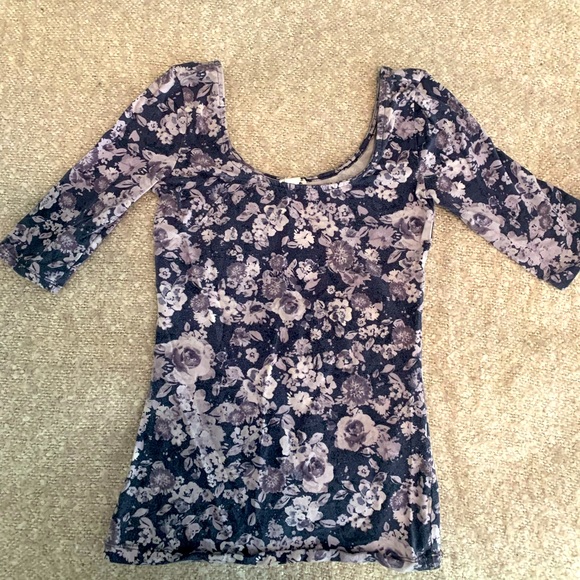 Tight shirt - Picture 1 of 1